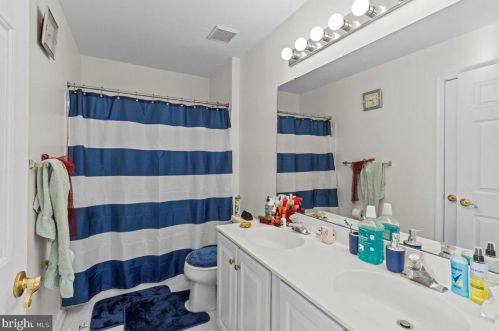 13 Equestrian Dr, Burlington NJ 08016-3065 exterior