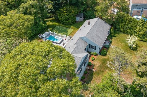 2 Uncle Zlotis Rd, Chatham MA 02633-1595 exterior