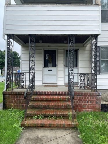 89 Larchwood Rd, Methuen MA  01844-4538 exterior