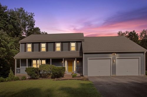 56 Guernsey Ave, Taunton, MA 02780-7233