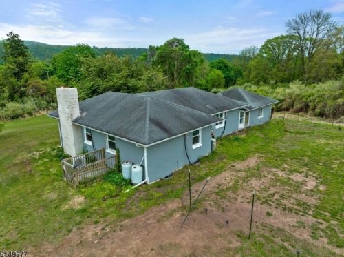 326 Riegelsville Rd, Milford NJ 08848-1892 exterior