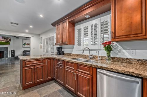 6849 2nd St, Phoenix AZ  85012-1005 exterior