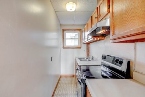 282 Sprague St, Fall River MA 02724-2719 exterior