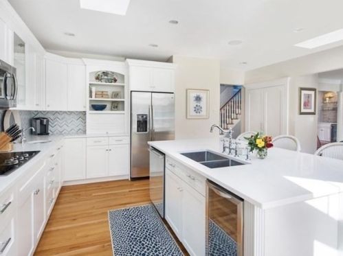 4 Sayles Rd, Hingham MA 02043-2678 exterior