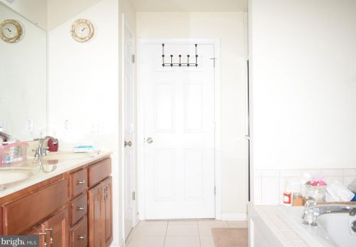 94 Drift Ave, Trenton NJ 08648-3505 exterior