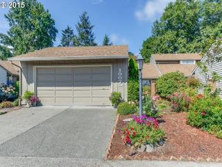 15675 Oakhill Ln, Portland OR  97224-5643 exterior