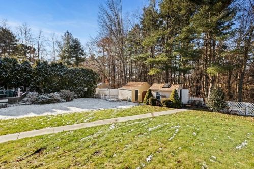 1069 Burt St, Taunton MA 02780-5166 exterior