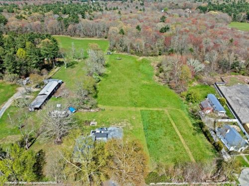 24 Main St, Berkley MA  02779-1399 exterior