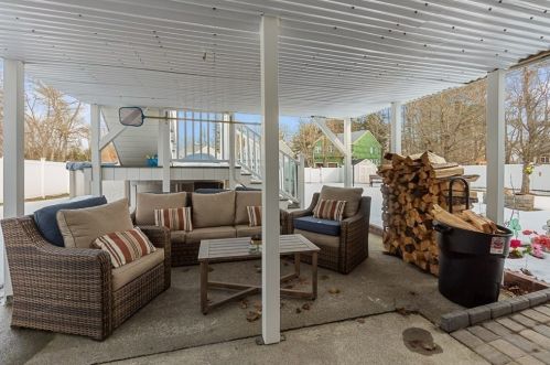 54 Apple Blossom Ln, Taunton MA 02780-4718 exterior