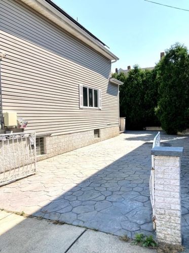 46 Crapo St, New Bedford, MA 02740-4731