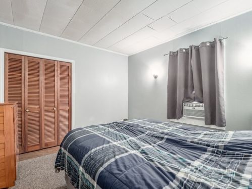 175 Middle Rd, New Bedford MA 02743-2016 exterior