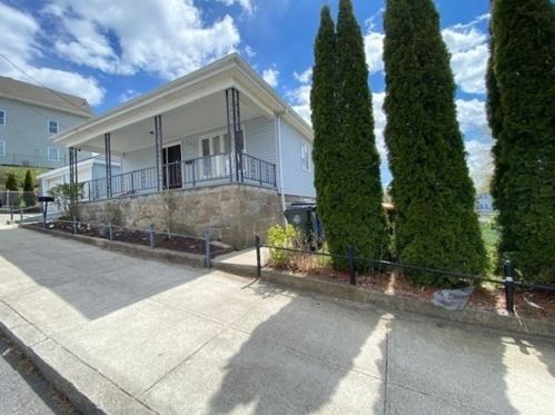 747 Penn St, Fall River, MA 02724-2135