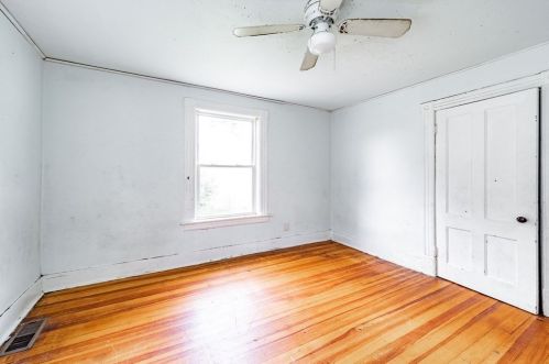 11 Sycamore St, Montgomery MA 01085-3215 exterior