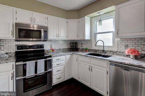 1157 Mantua Pike, West Deptford NJ 08097-1229 exterior