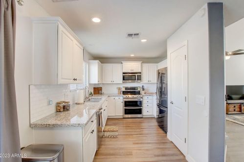 17806 13 Pl, Phoenix AZ 85014-1119 exterior