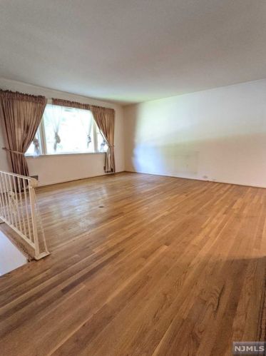 138 Grant Ave, Cresskill NJ  07626-1419 exterior