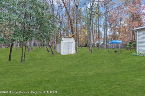 6 Pitney Ln, Jackson Twp NJ 08527-2933 exterior