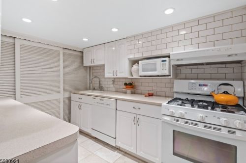 37 Dawson St, Belleville NJ 07109-1709 exterior