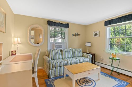 2 Uncle Zlotis Rd, Chatham MA 02633-1595 exterior