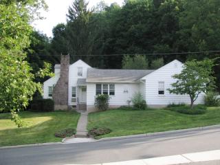 76 Mill St, Milford, NJ 08848-1119