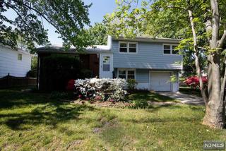 141 Highland Ave, Bergenfield, NJ 07621-3206