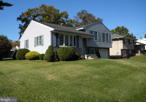 60 Holly Dr, West Deptford NJ  08096-3317 exterior