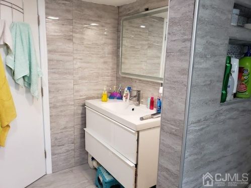 78 Hagaman St, Carteret NJ  07008-1946 exterior