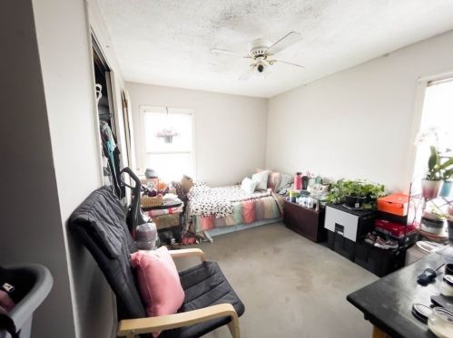 296 Hamlet St, Fall River MA 02724-3340 exterior