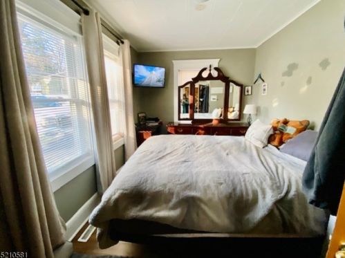 27 Voorhis Pl, Skyline Lakes NJ  07456-2234 exterior