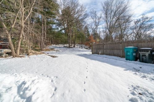 8 Ledge St, Sutton MA 01590-1665 exterior