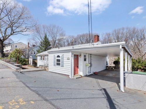 366 Sprague St, Dedham MA 02026-5242 exterior