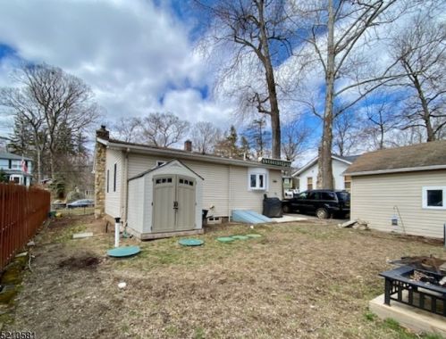 27 Voorhis Pl, Skyline Lakes NJ  07456-2234 exterior