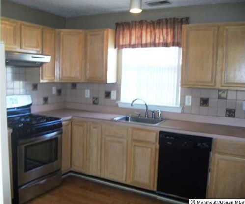 42 Dover Ct, Tinton Falls NJ  07712-7765 exterior