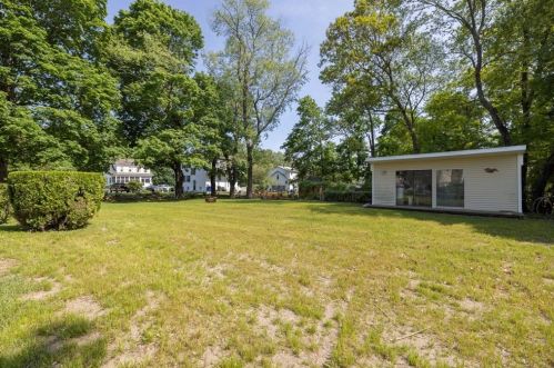 20 St, Taunton MA 02780-4392 exterior