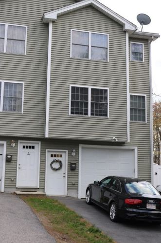 2 Hartwell St, Worcester, MA 01606-1122
