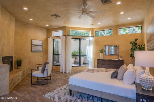 5761 Echo Canyon Cir, Phoenix AZ  85018-1270 exterior