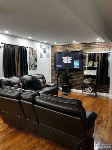 411 Highland Ave, Kearny, NJ 07032-2150