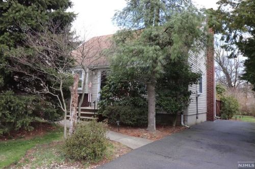 182 14th St, Cresskill NJ  07626-1806 exterior