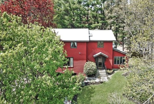 7 Stonewood Dr, Newton, MA 02459-2701