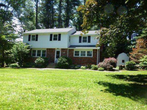 5 Nadine Rd, Acton MA  01720-3618 exterior