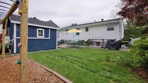 110 Farwell St, Newton MA 02460-1051 exterior