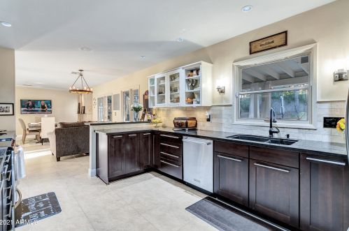 9242 34th Pl, Phoenix, AZ 85028-4964