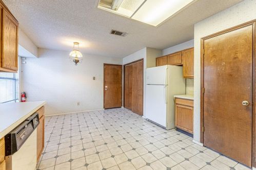 4829 Crestpoint Ln, Garland TX exterior