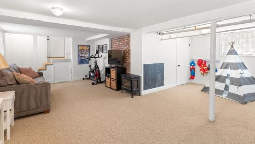 34 Winthrop St, Milton MA 02186-1546 exterior