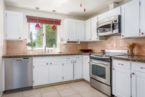 10 Fenwick St, Worcester, MA 01602-1510