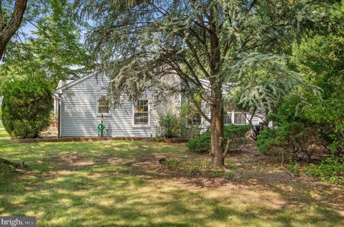 36 Kelly Dr, West Deptford NJ 08096-6712 exterior