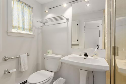 156 Chatham Bars Ave, Chatham MA 02633-2343 exterior