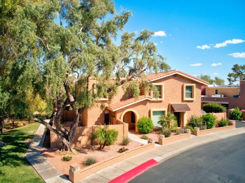 10415 9th St, Phoenix, AZ 85020-8516