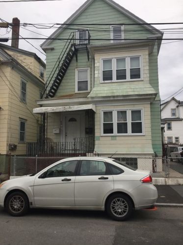 53 Winsor St, New Bedford, MA 02744-1843