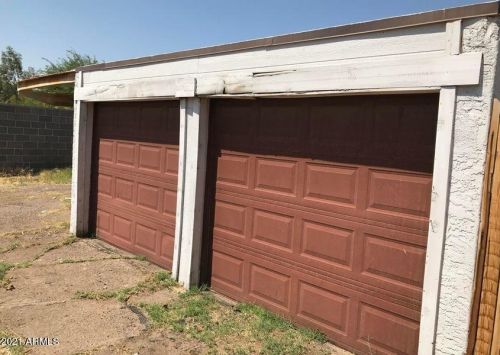 3401 Country Gables Dr, Phoenix AZ  85053-4756 exterior